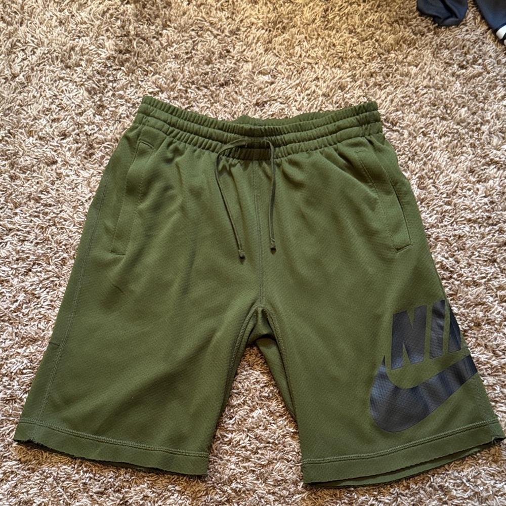 Nike SB Men's Olive Green Athletic Shorts